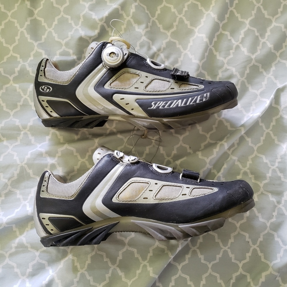 Specialized cycling shoes